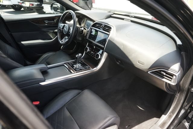 Used 2020 Jaguar XE S RWD image 18