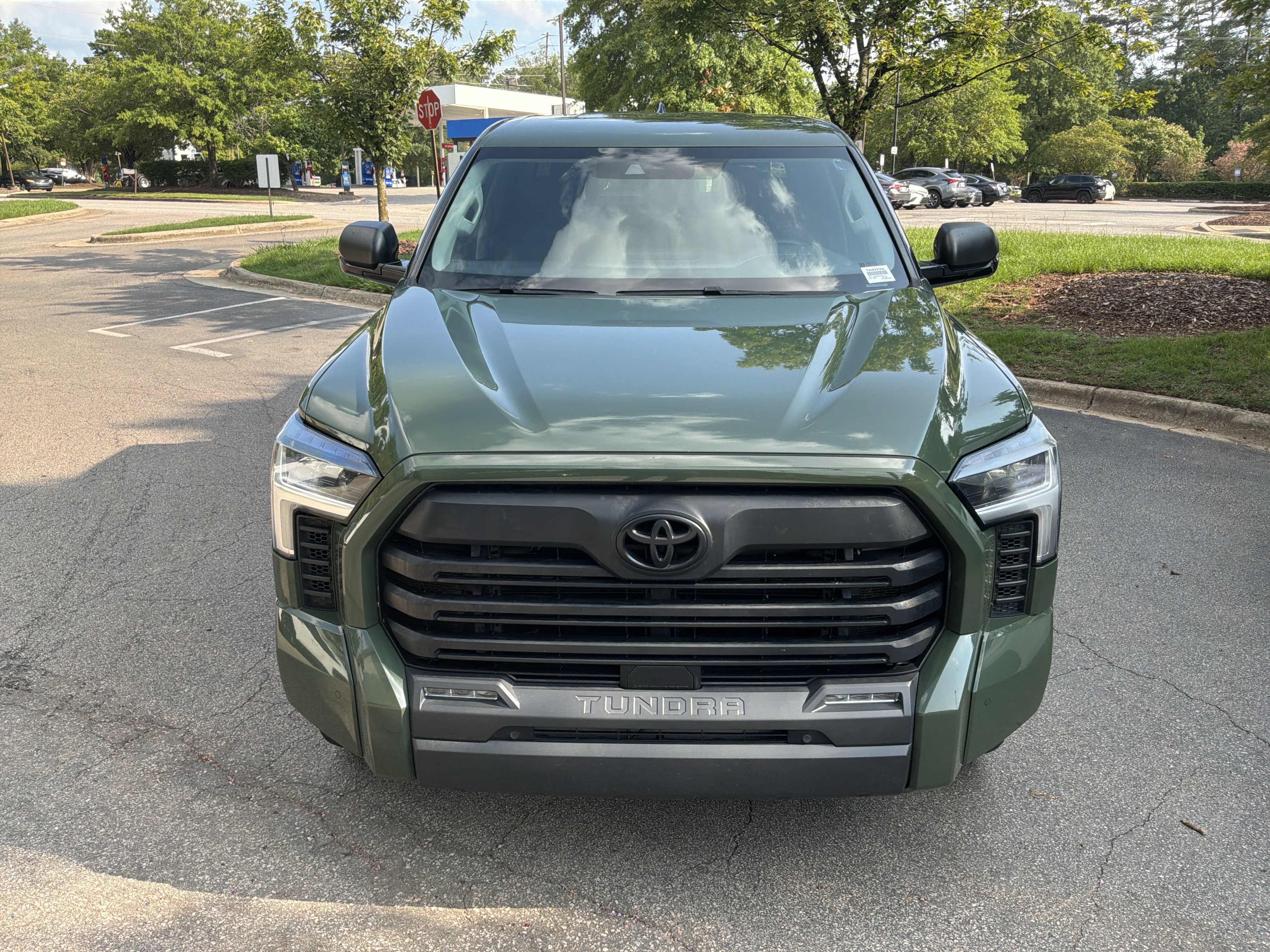 Used 2022 Toyota Tundra SR5 w/ SR5 Convenience Package AWD/4WD image 3