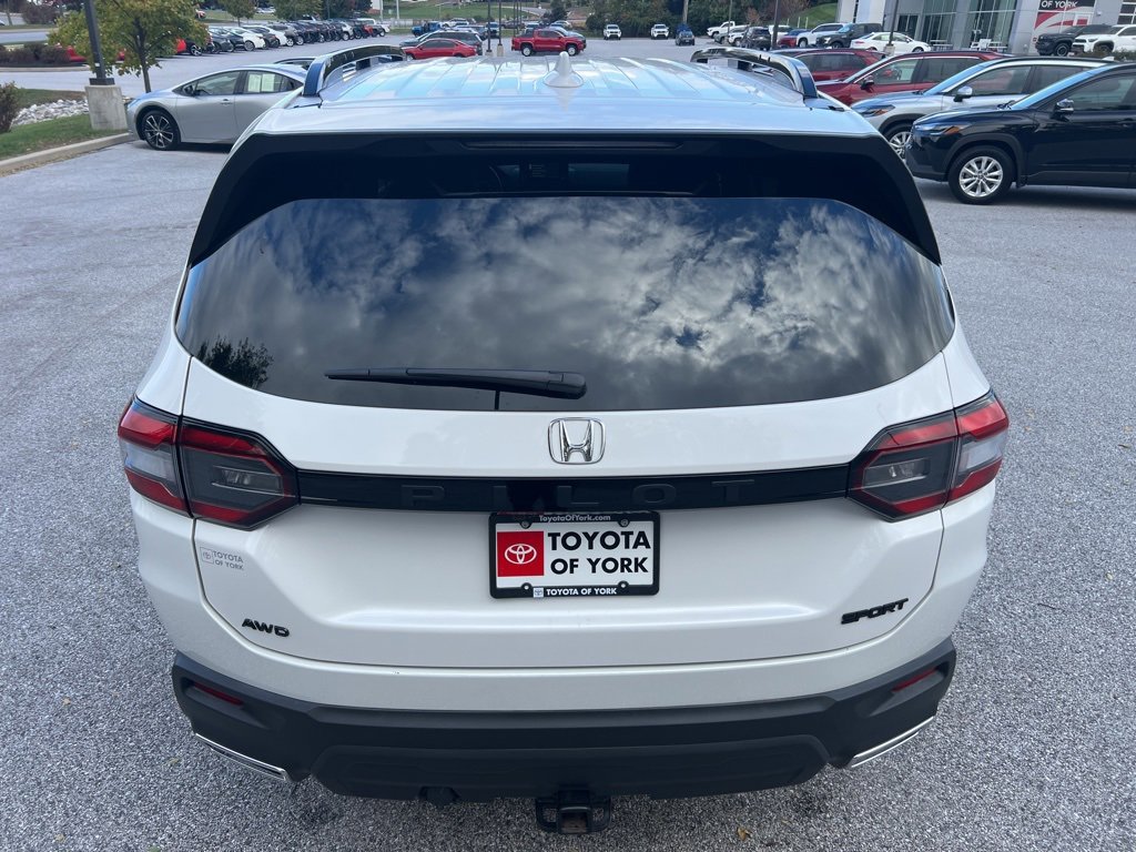 Used 2025 Honda Pilot Sport image 5