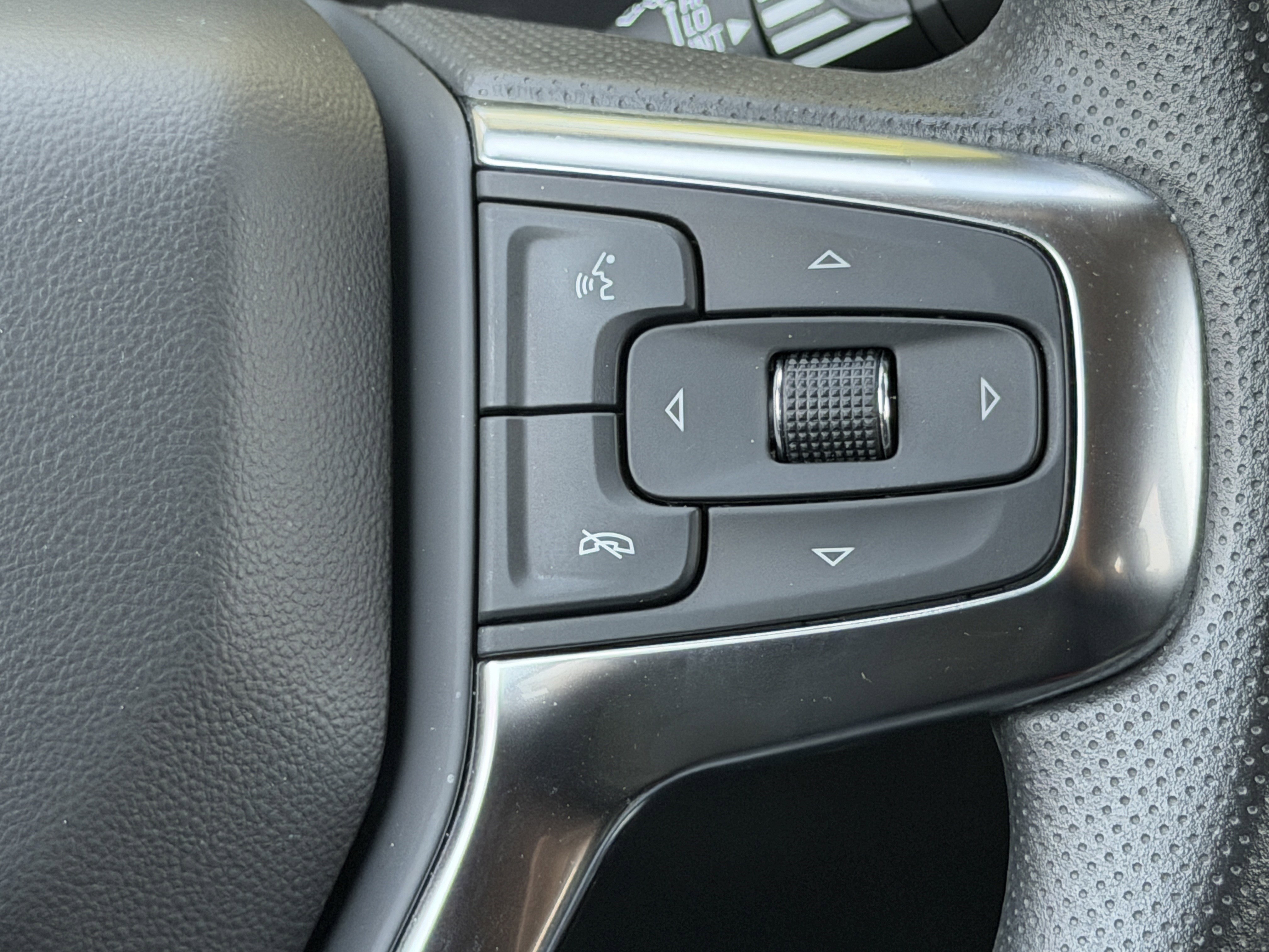 Used 2024 Chevrolet Blazer LT w/ Convenience Package FWD image 31