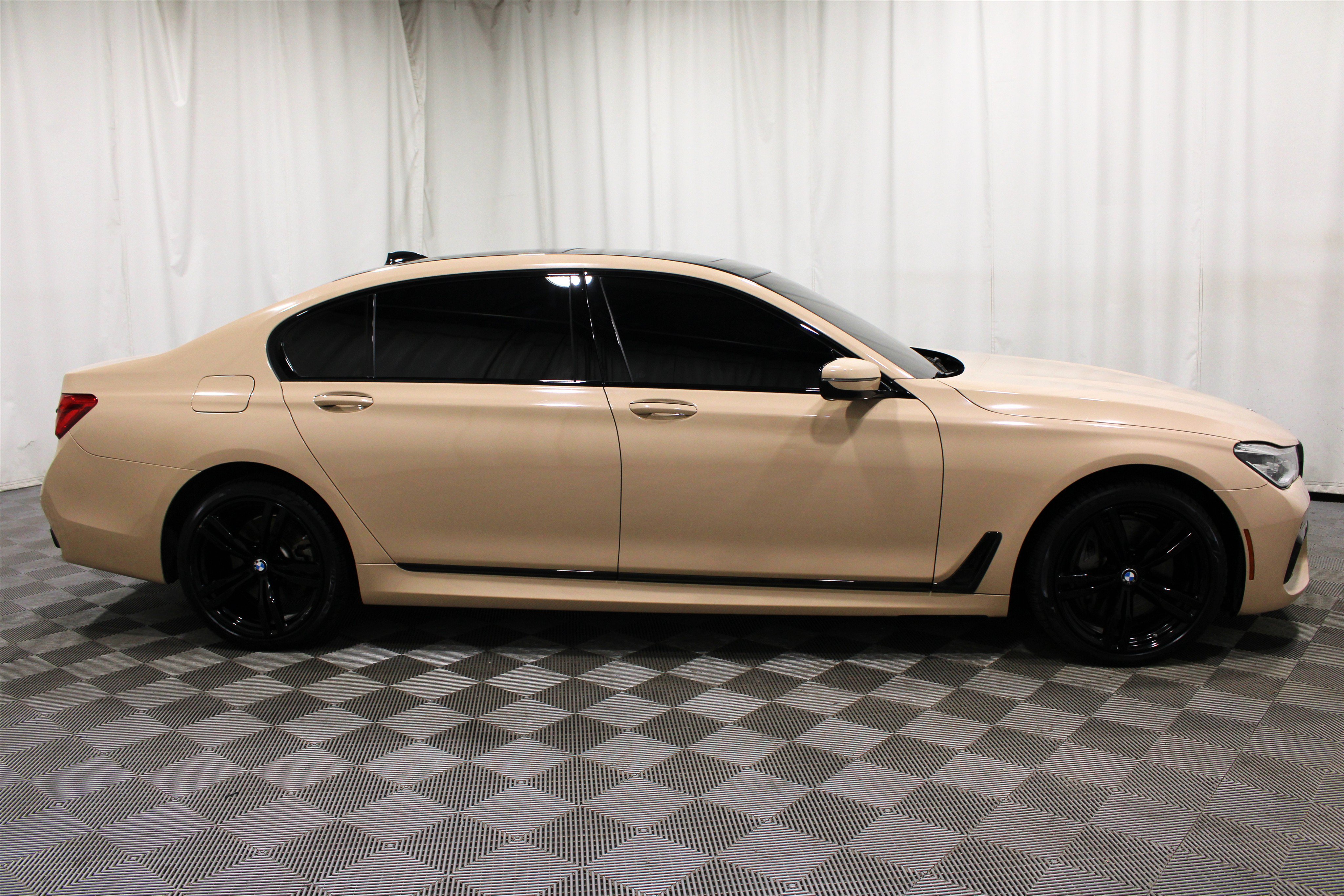 Used 2019 BMW 750i xDrive w/ M Sport Package AWD/4WD image 31