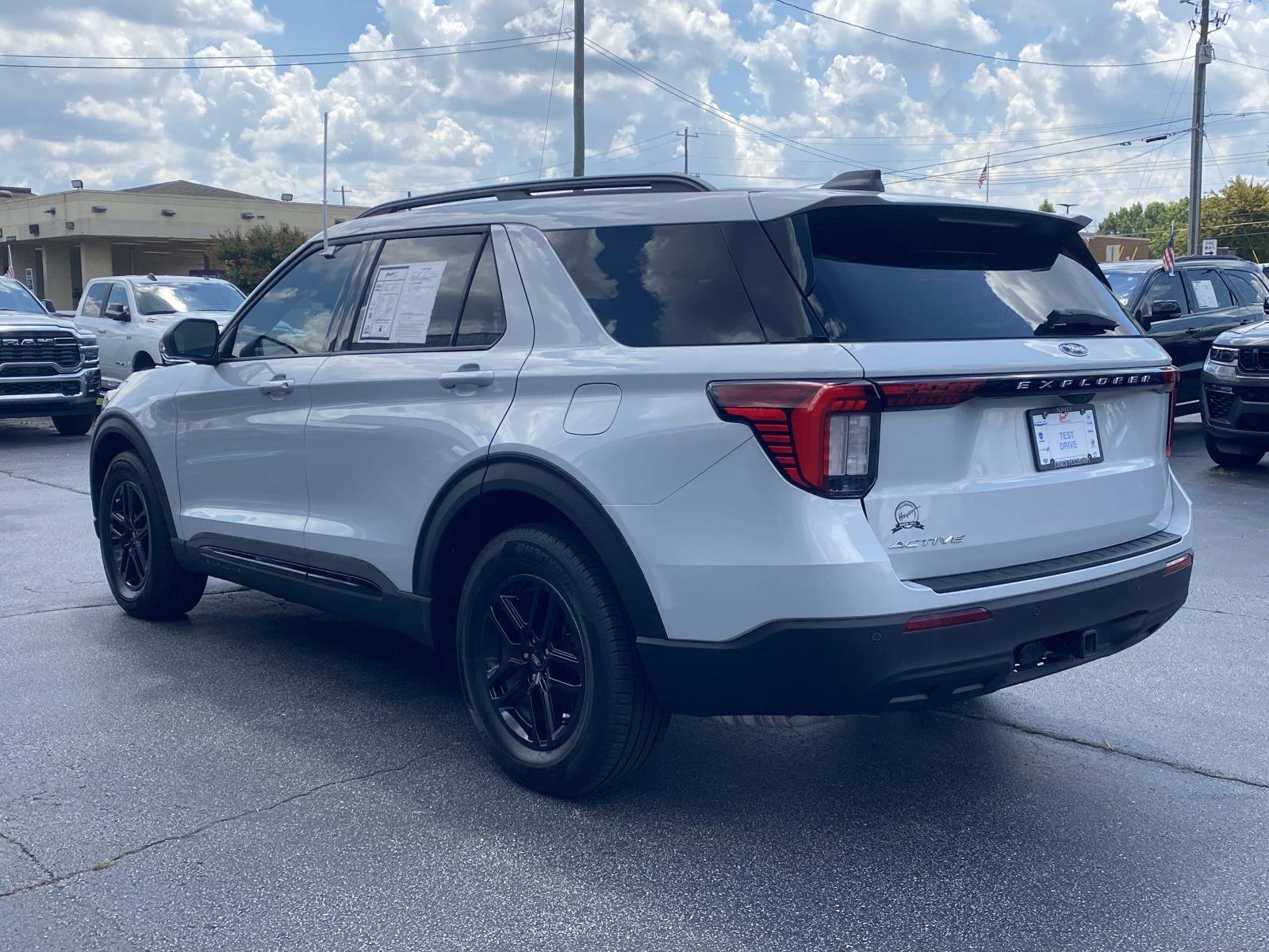 Used 2026 Ford Explorer Active RWD image 5