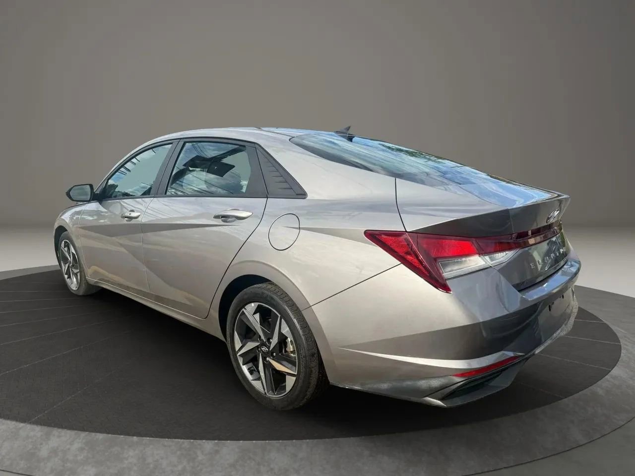 Used 2023 Hyundai Elantra SEL w/ Convenience Package image 7