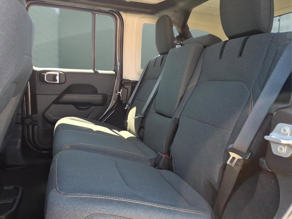 Used 2025 Jeep Wrangler Sahara image 13