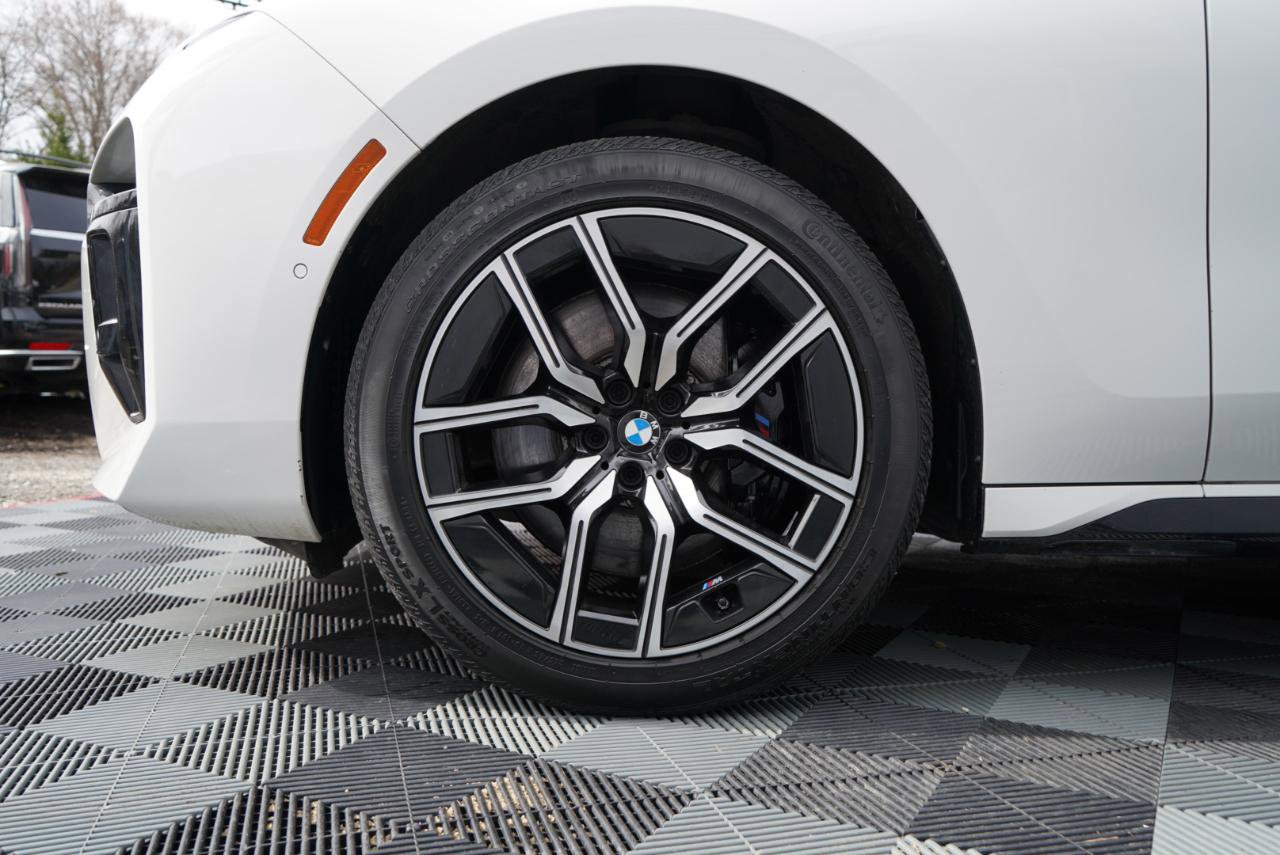Used 2023 BMW 760i xDrive w/ Executive Package image 84
