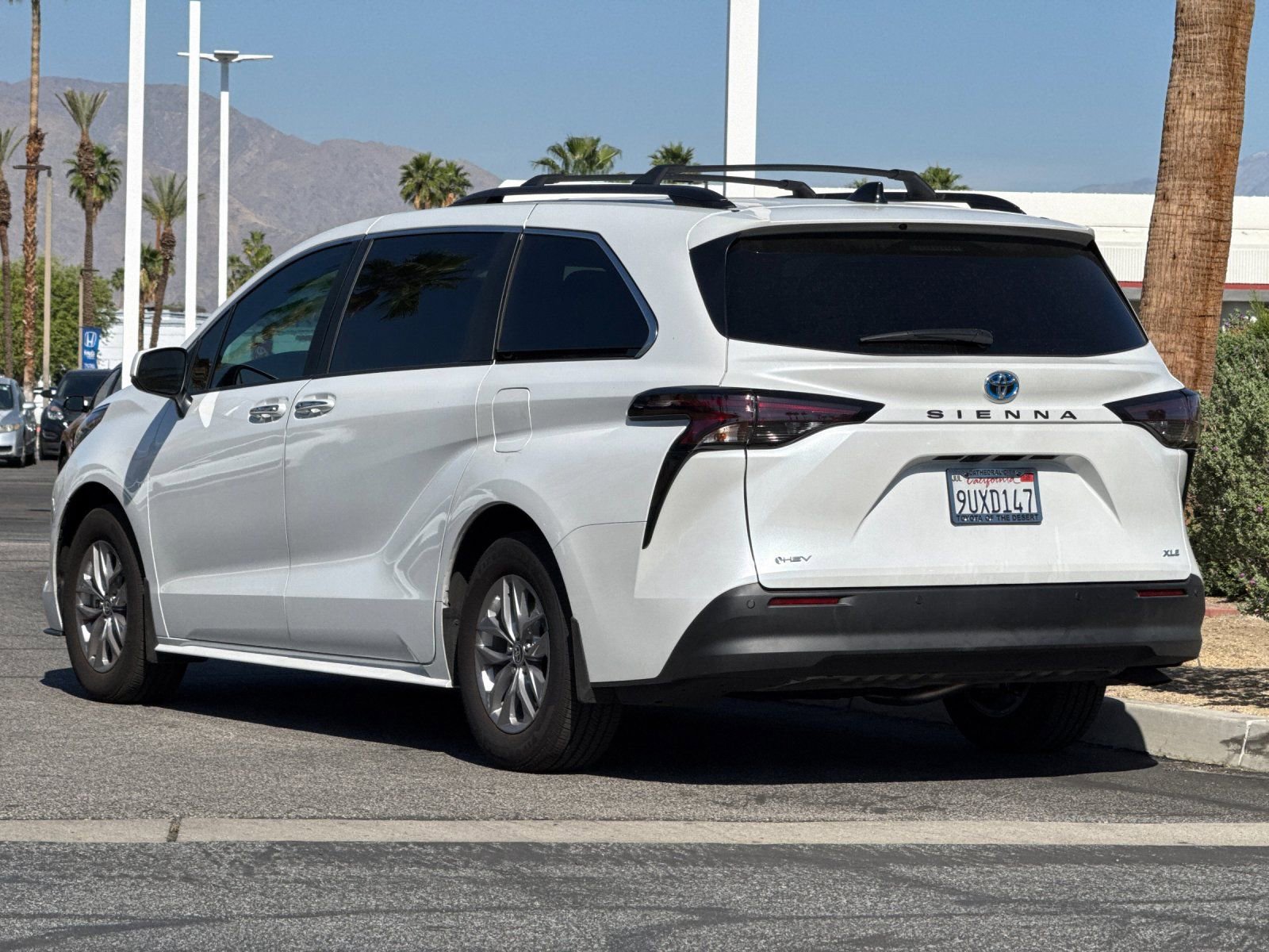 Used 2025 Toyota Sienna XLE w/ XLE Plus Package image 5