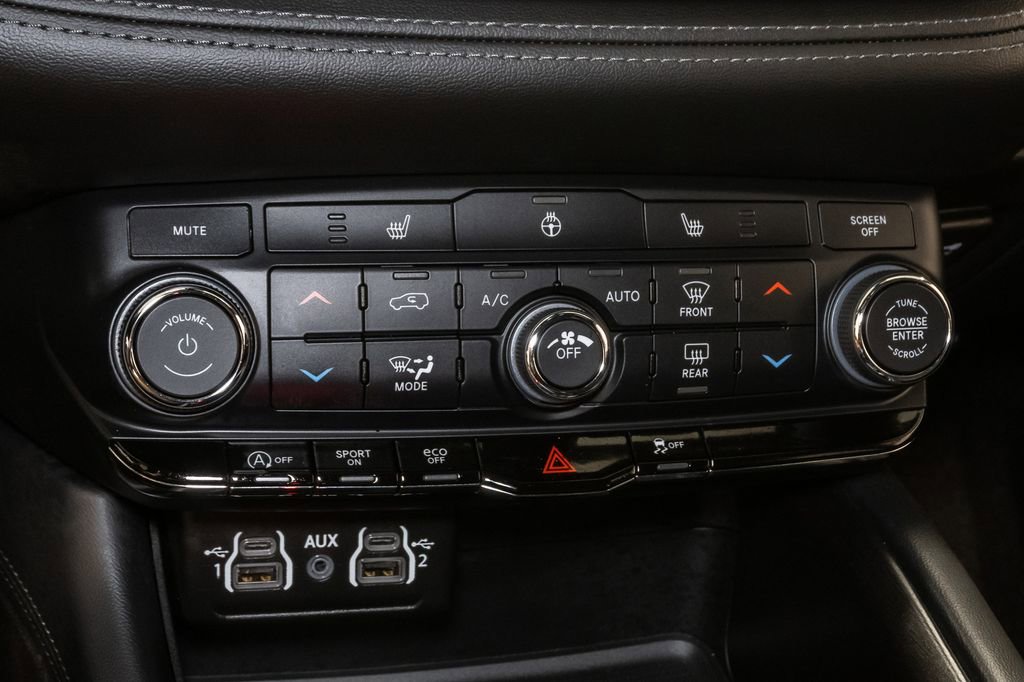 Certified 2024 Dodge Durango SXT w/ SXT Blacktop Group image 18