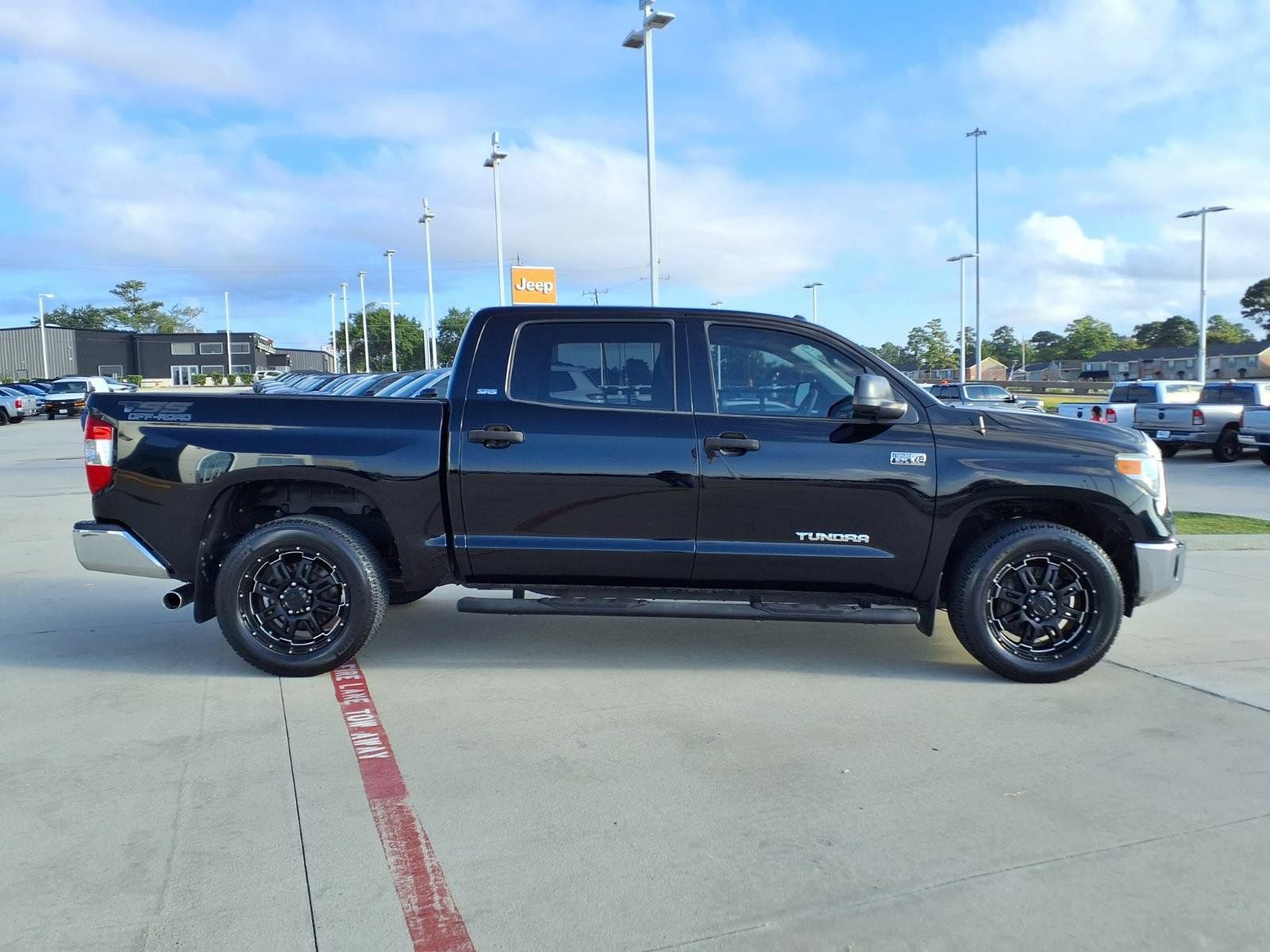 Used 2014 Toyota Tundra SR5 w/ SR5 Upgrade Package RWD image 5