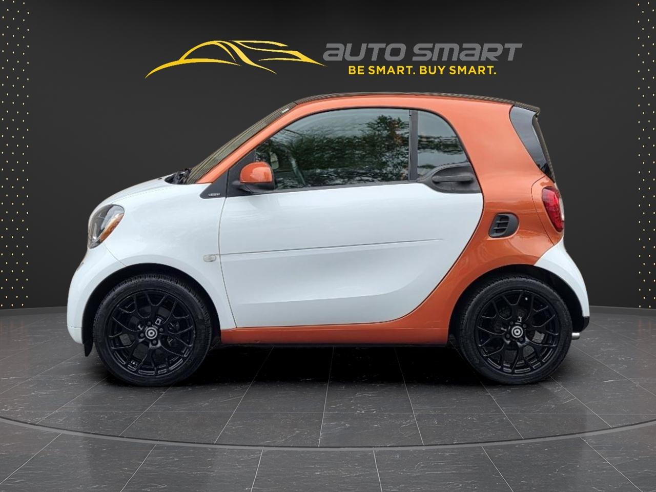 Used 2016 smart fortwo passion RWD image 2