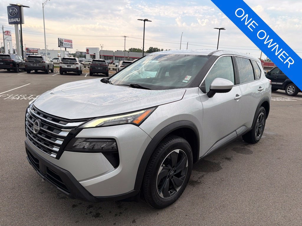 Used 2024 Nissan Rogue SV AWD/4WD image 3