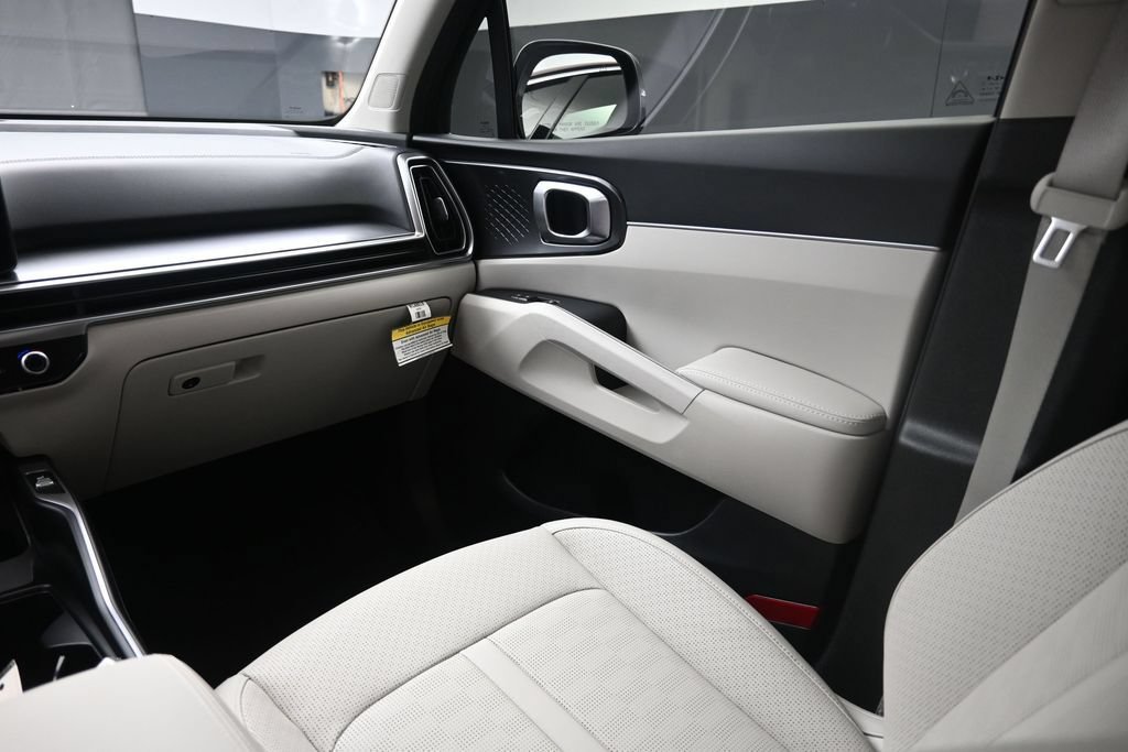 Used 2025 Kia Sorento S FWD image 25