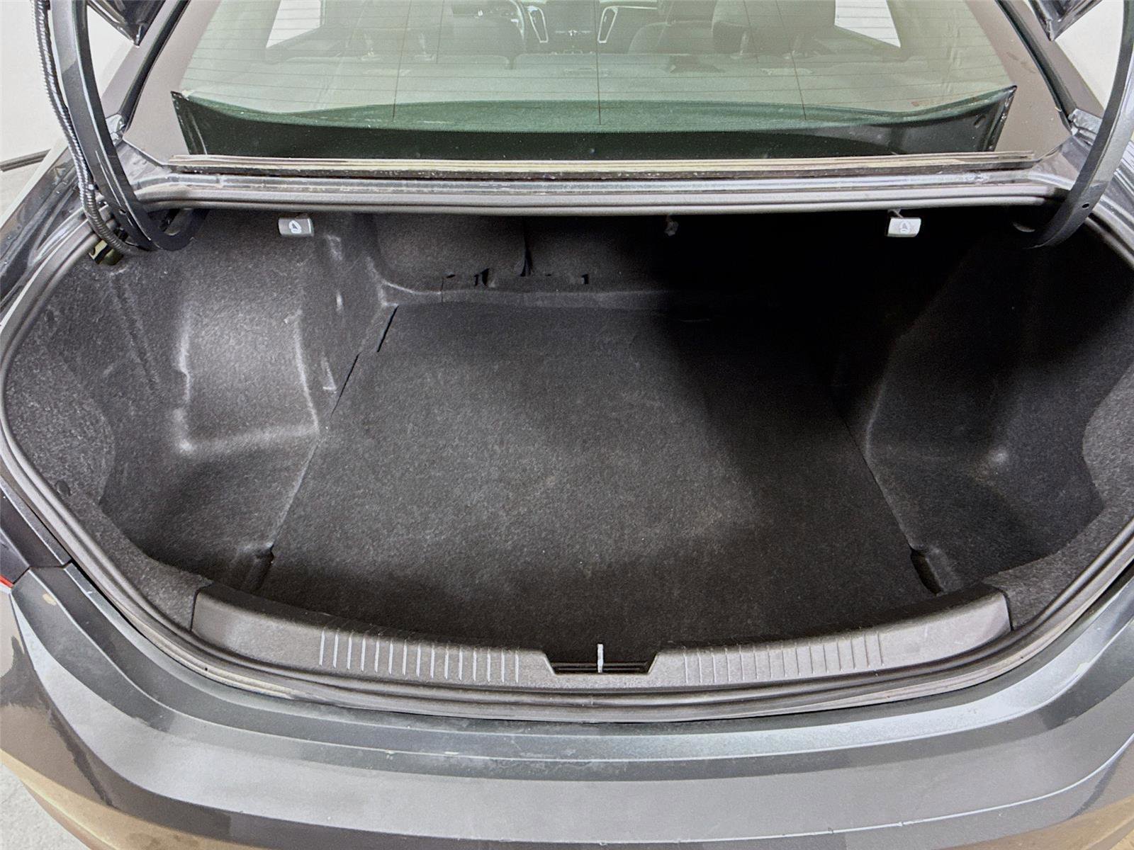 Used 2017 Chevrolet Malibu LT image 24