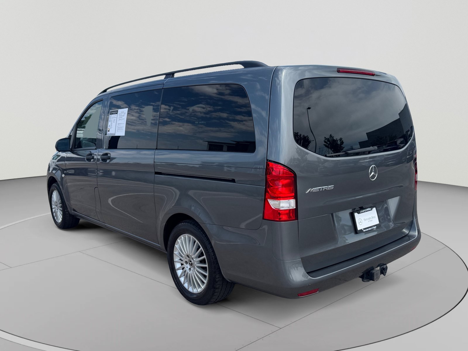 Used 2023 Mercedes-Benz Metris Passenger image 3