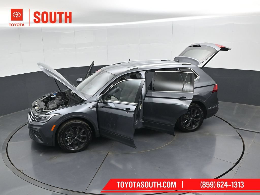 Used 2024 Volkswagen Tiguan SE AWD/4WD image 57