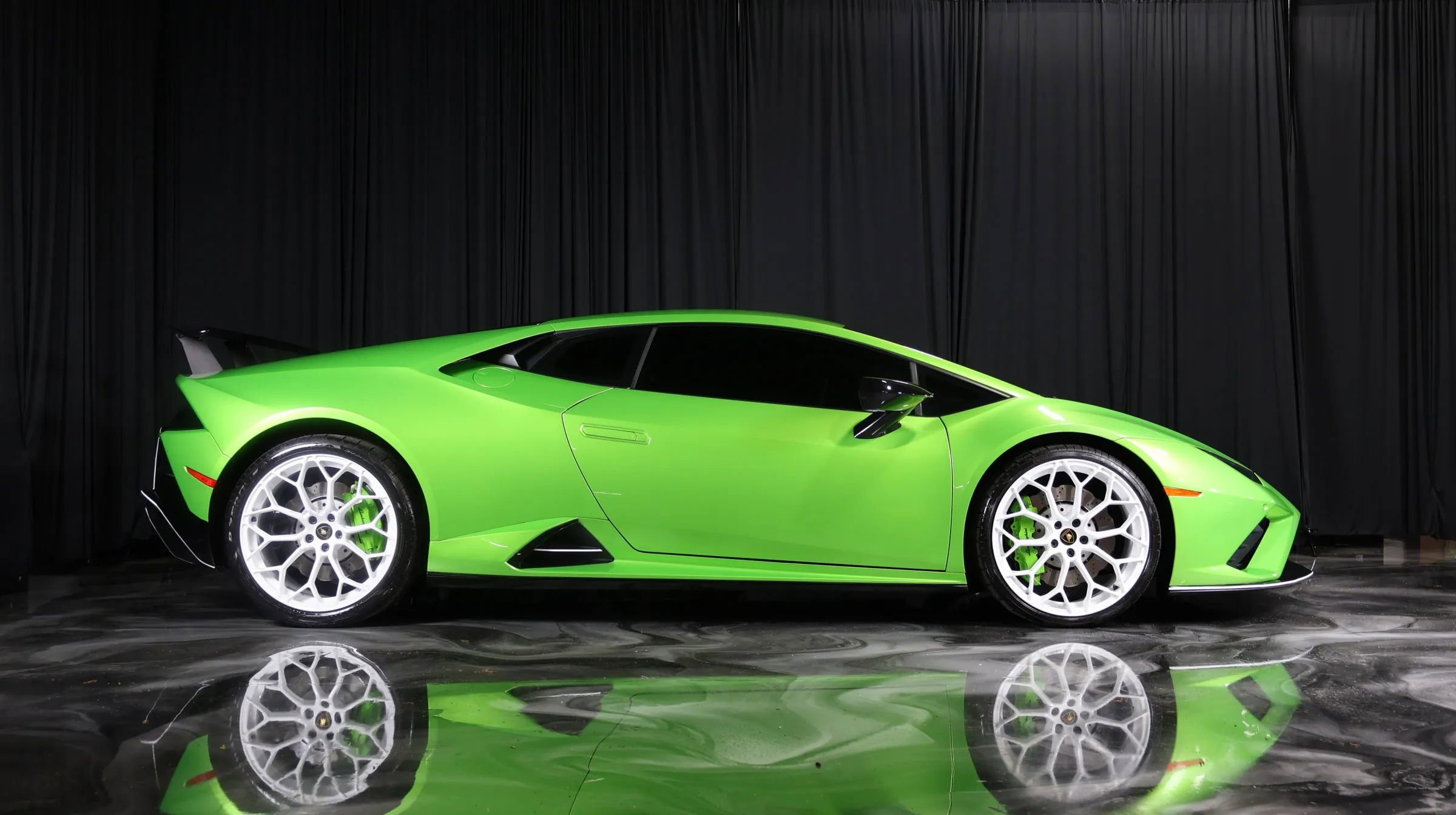 Used 2021 Lamborghini Huracan EVO image 4