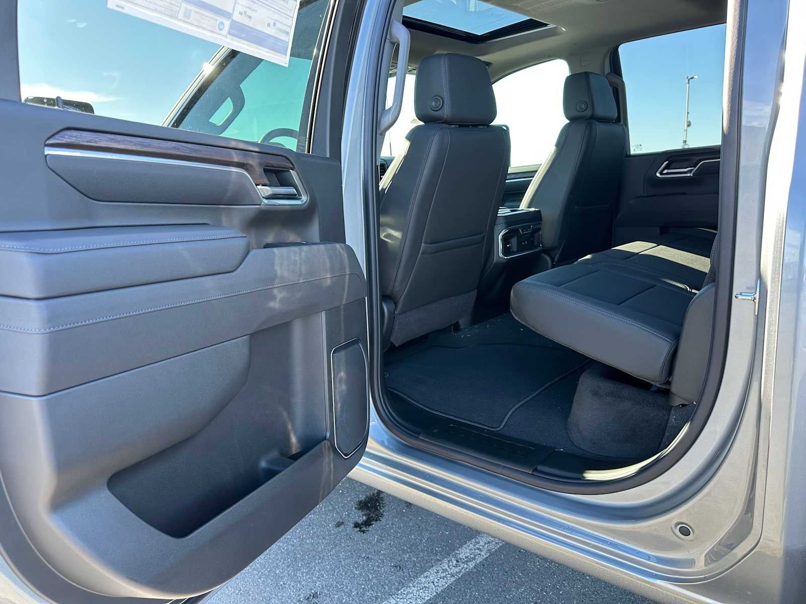 New 2026 GMC Sierra 2500 SLT w/ SLT Convenience Package image 15