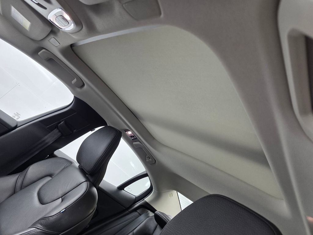 Used 2021 Volvo S60 T5 Inscription w/ Advanced Package image 12