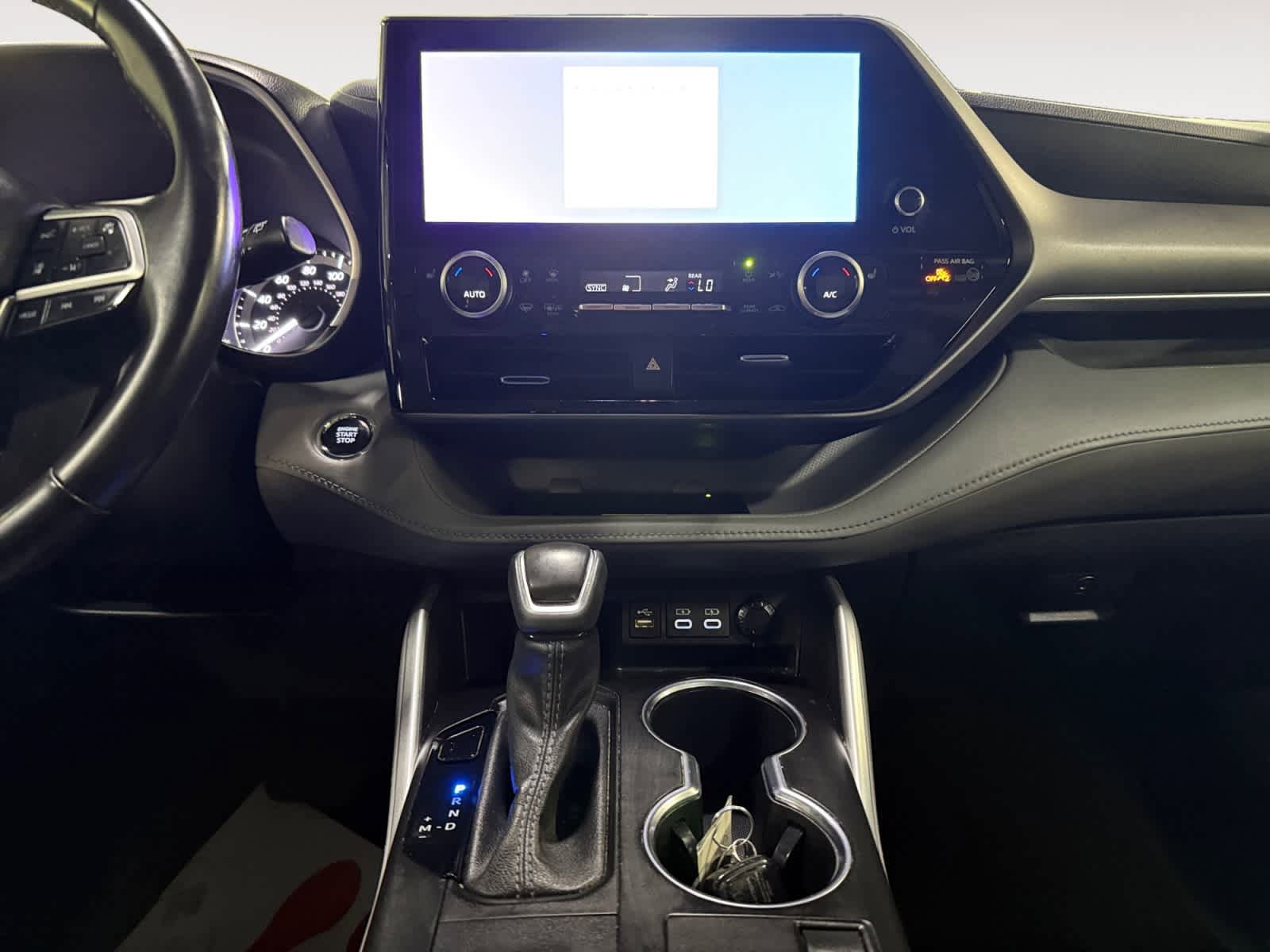 Used 2023 Toyota Highlander XLE FWD image 18