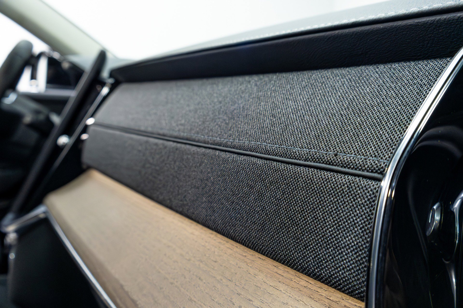 Used 2025 Volvo XC90 B6 Plus image 26