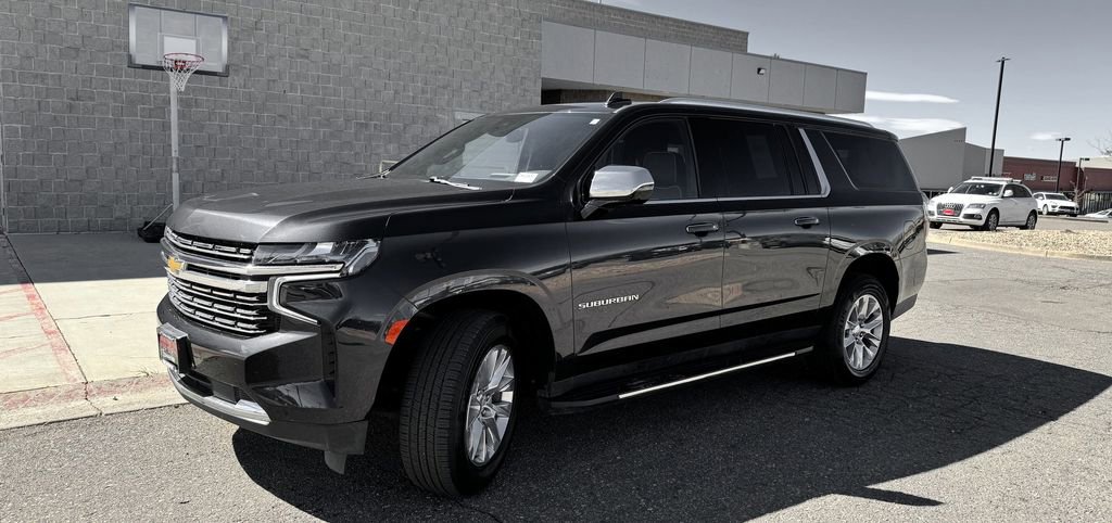 Used 2023 Chevrolet Suburban Premier image 4