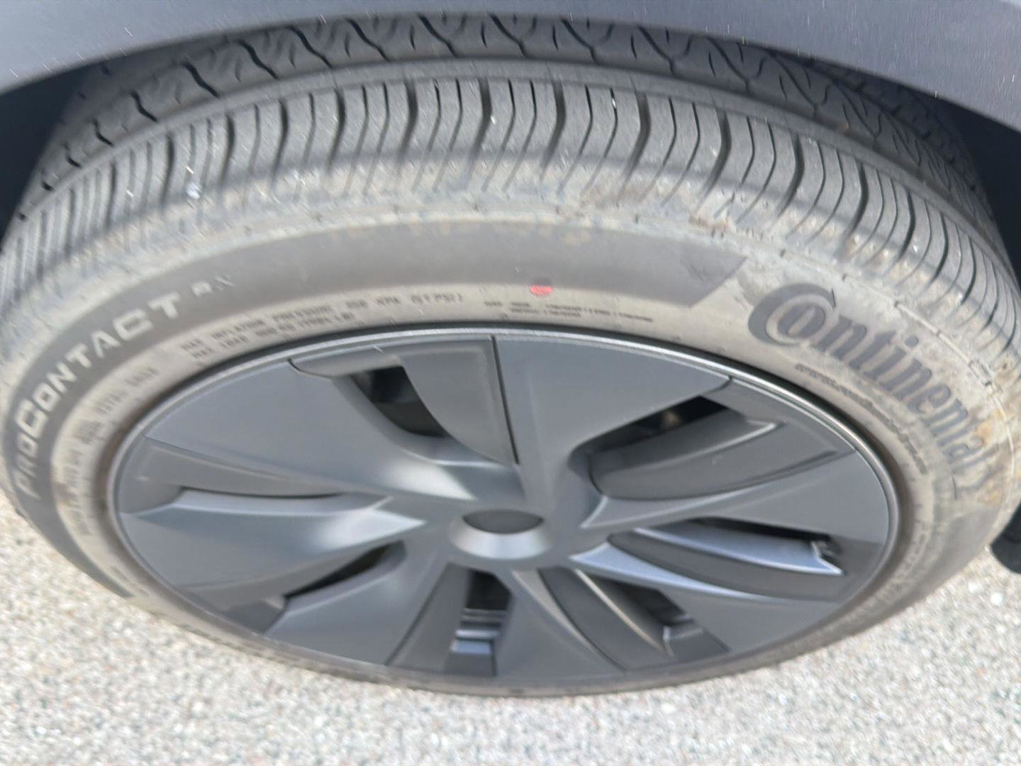 Used 2025 Tesla Model Y Long Range AWD/4WD image 16