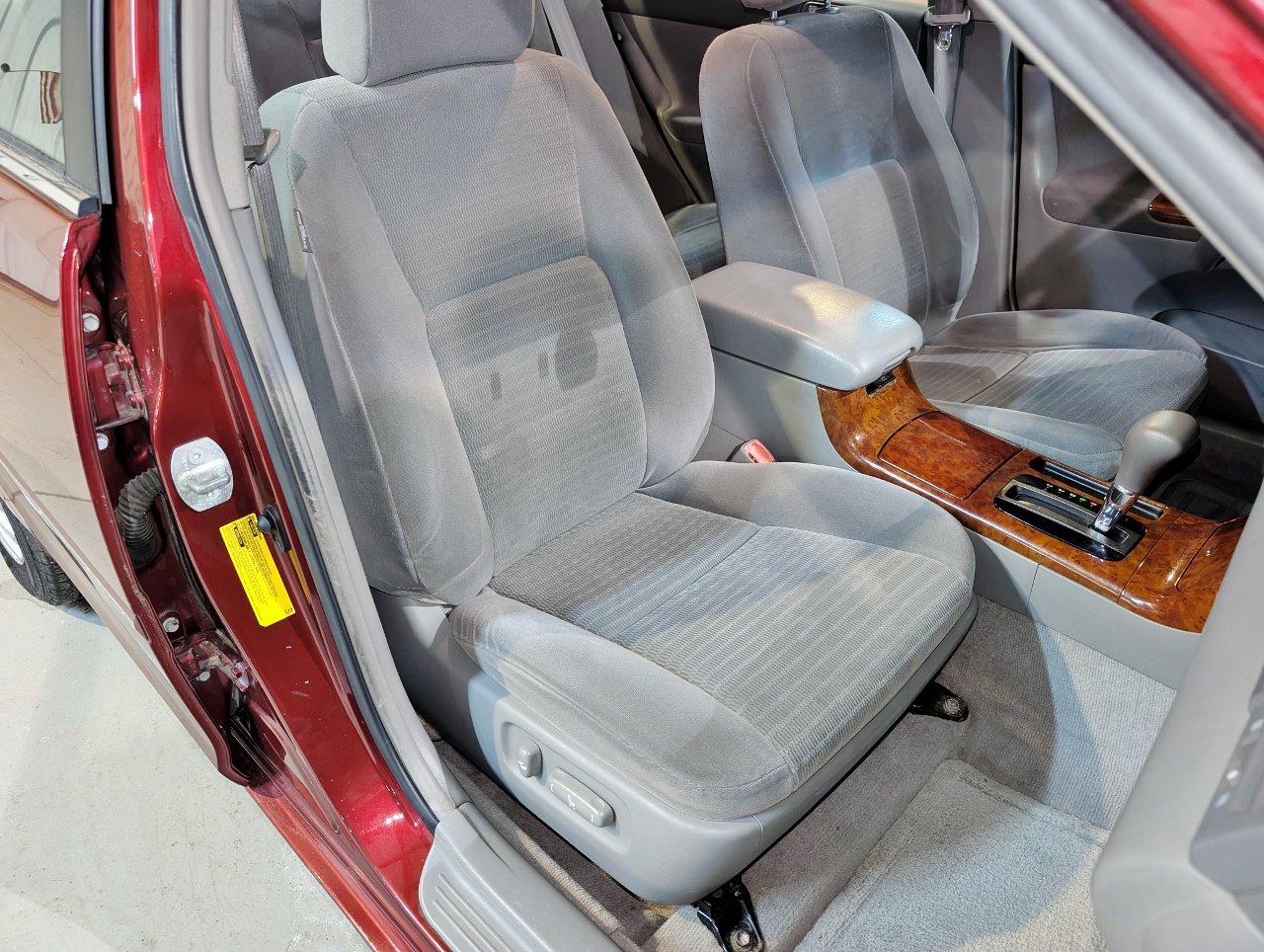 Used 2005 Toyota Camry XLE FWD image 29