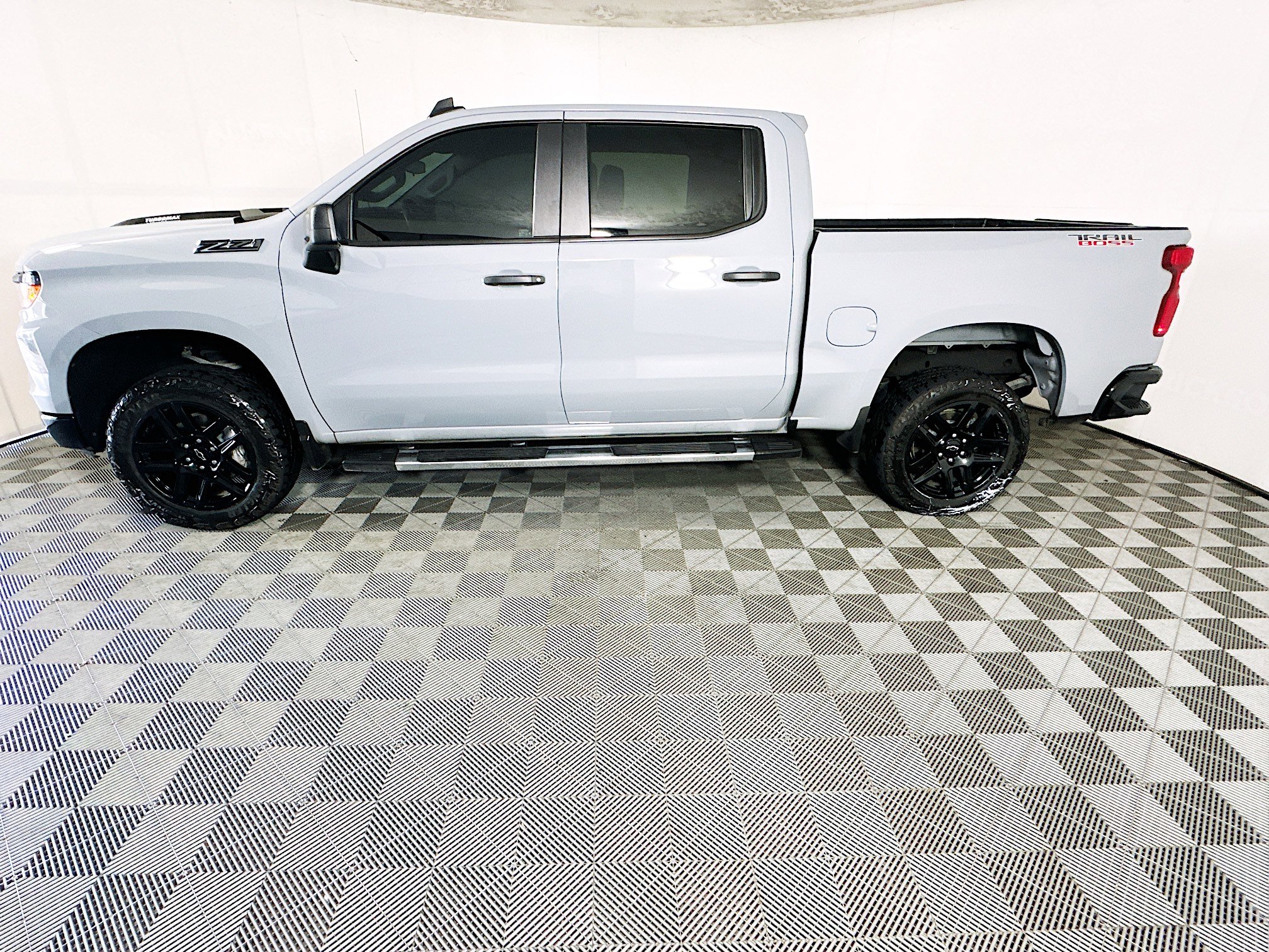 Used 2024 Chevrolet Silverado 1500 Custom Trail Boss w/ LPO, Dark Essentials Package AWD/4WD image 6