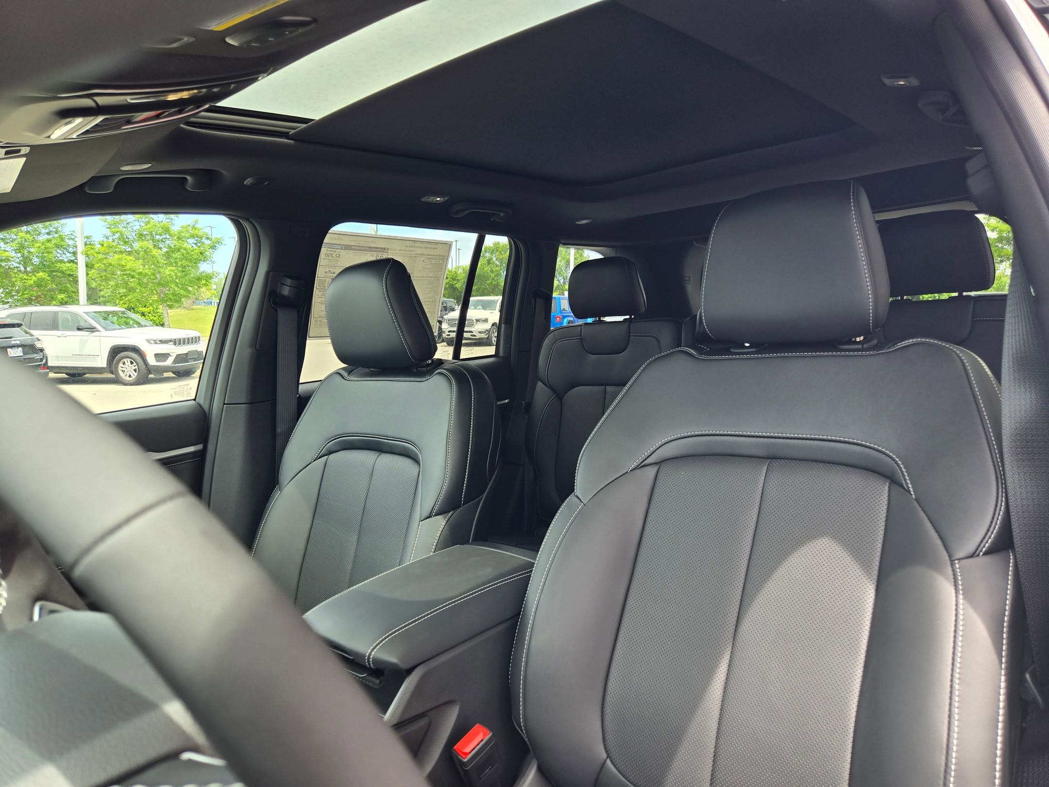 New 2026 Jeep Grand Cherokee Limited AWD/4WD image 23