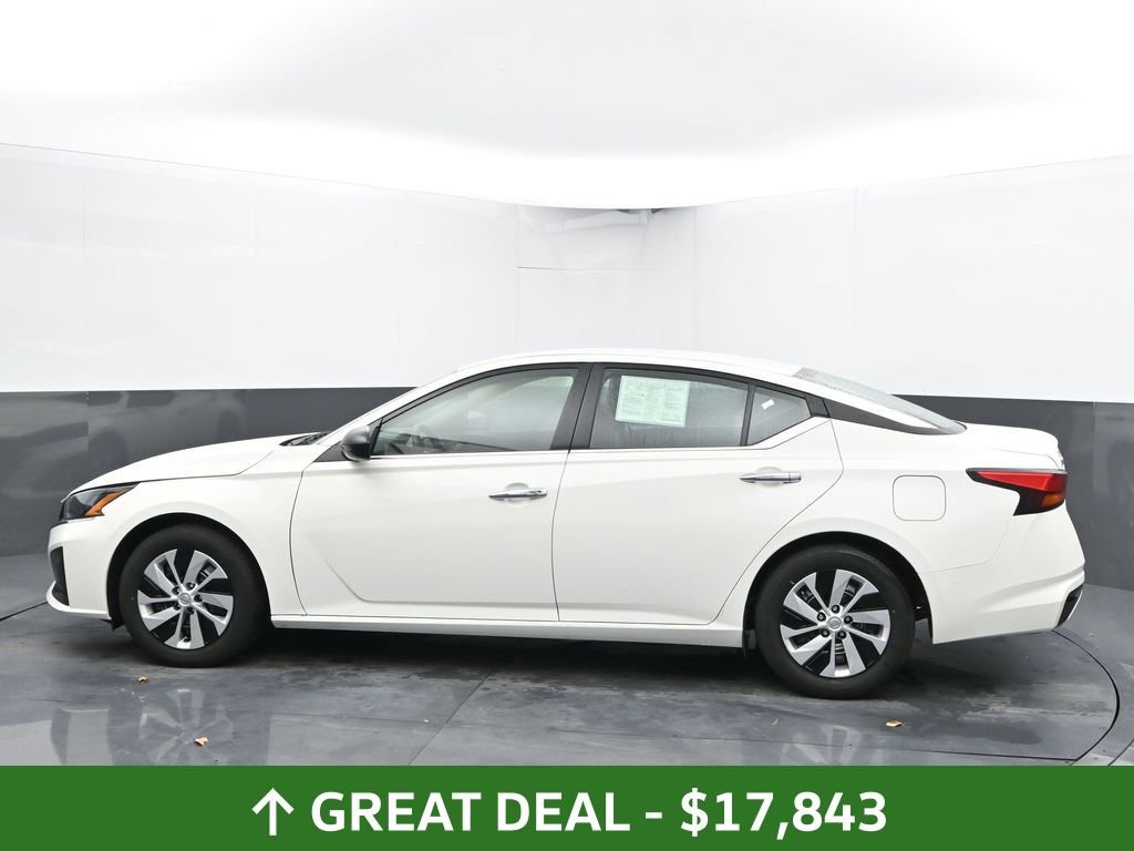 Used 2024 Nissan Altima 2.5 S FWD image 9