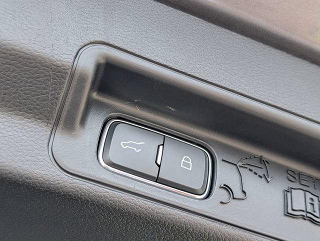 Used 2025 Ford Explorer ST-Line AWD/4WD image 40
