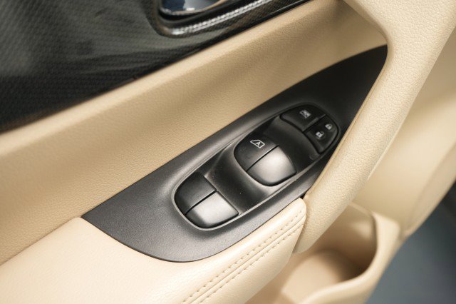 Used 2016 Nissan Rogue SL w/ SL Premium Package image 31