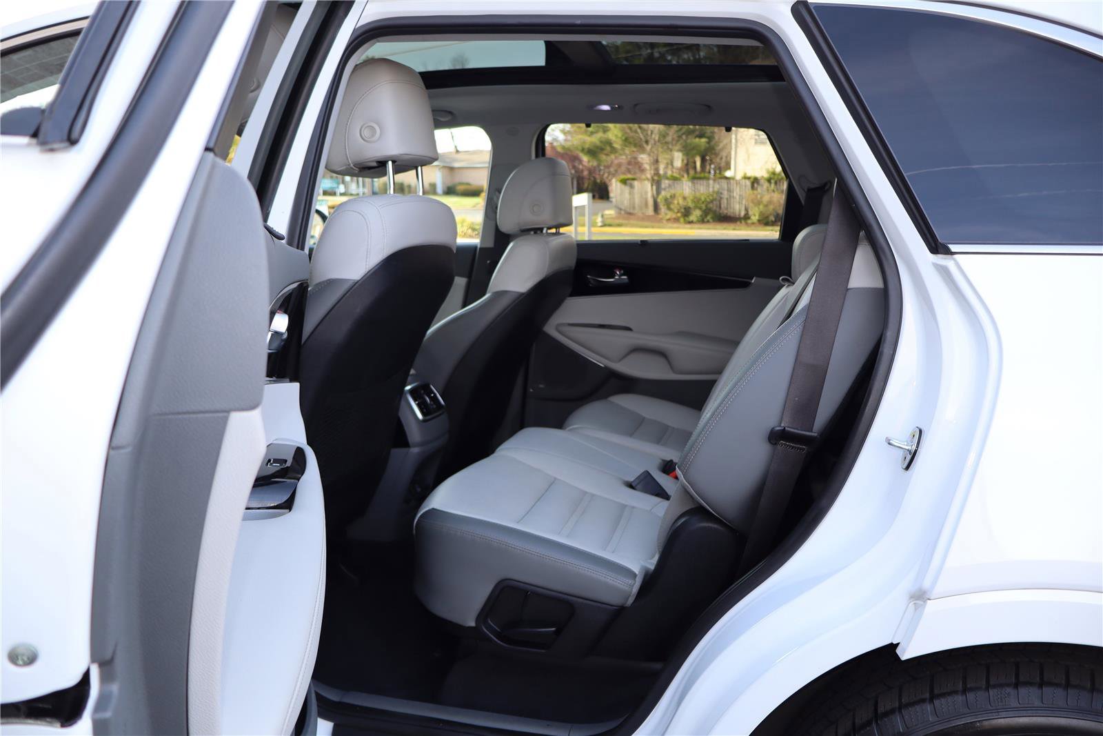 Used 2017 Kia Sorento SX image 26