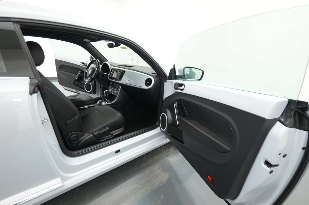 Used 2018 Volkswagen Beetle 2.0T SE FWD image 20