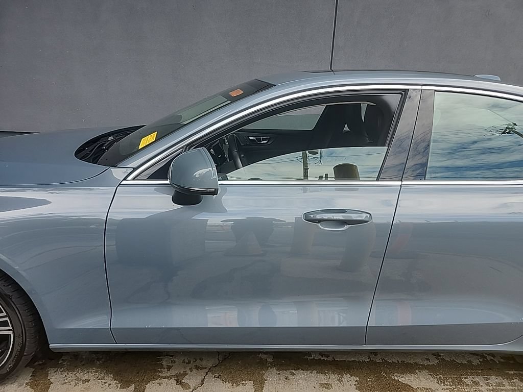 Used 2022 Volvo S60 B5 Inscription AWD/4WD image 3