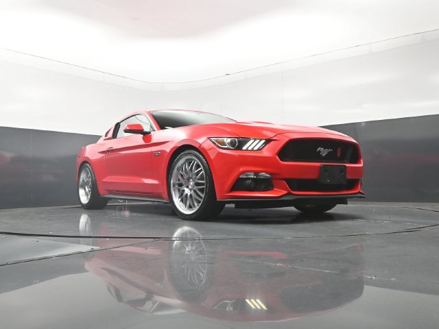 Used 2016 Ford Mustang GT Premium w/ Equipment Group 401A RWD image 32
