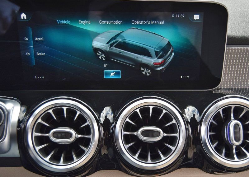 Used 2021 Mercedes-Benz GLB 250 4MATIC w/ Premium Package image 28