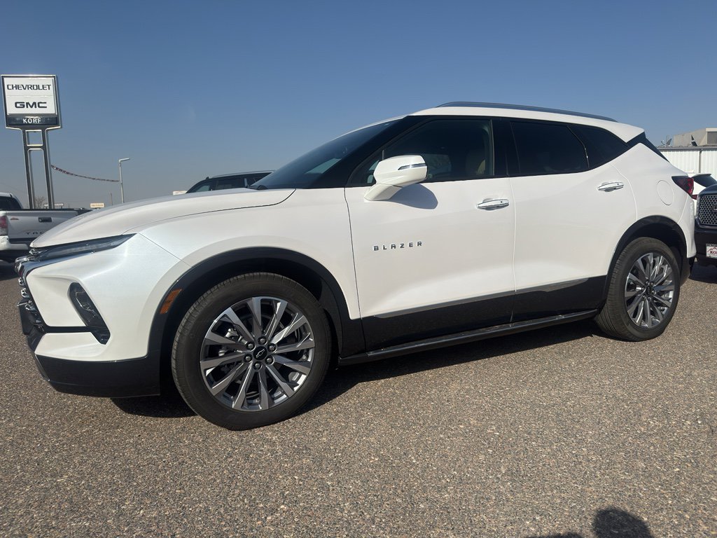 Used 2025 Chevrolet Blazer Premier AWD/4WD image 2