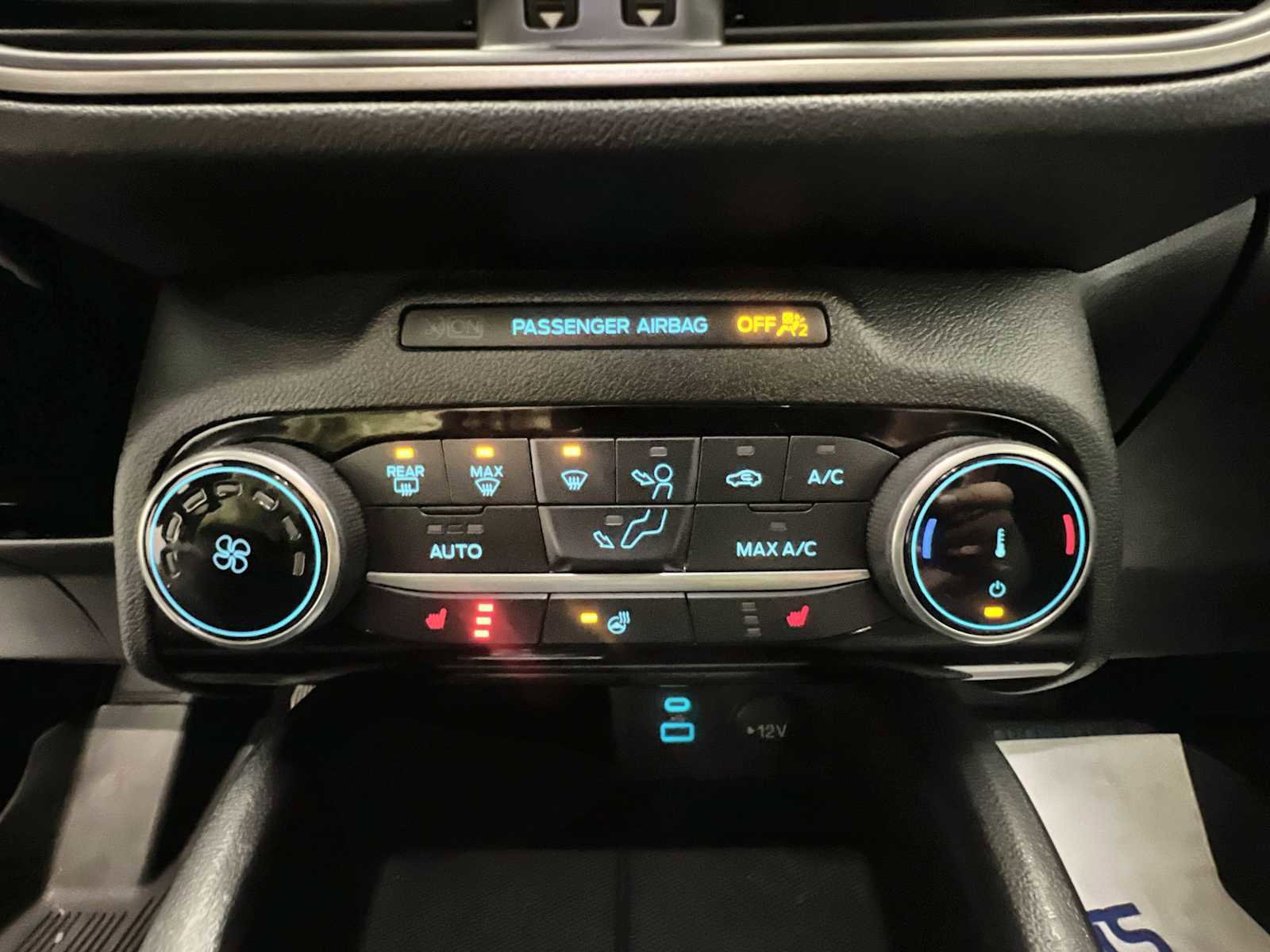 Used 2022 Ford Escape SE w/ Cold Weather Package image 16