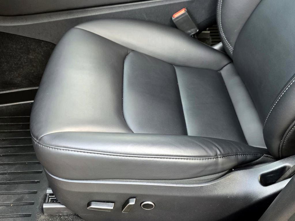 Used 2025 Tesla Model Y Long Range image 28