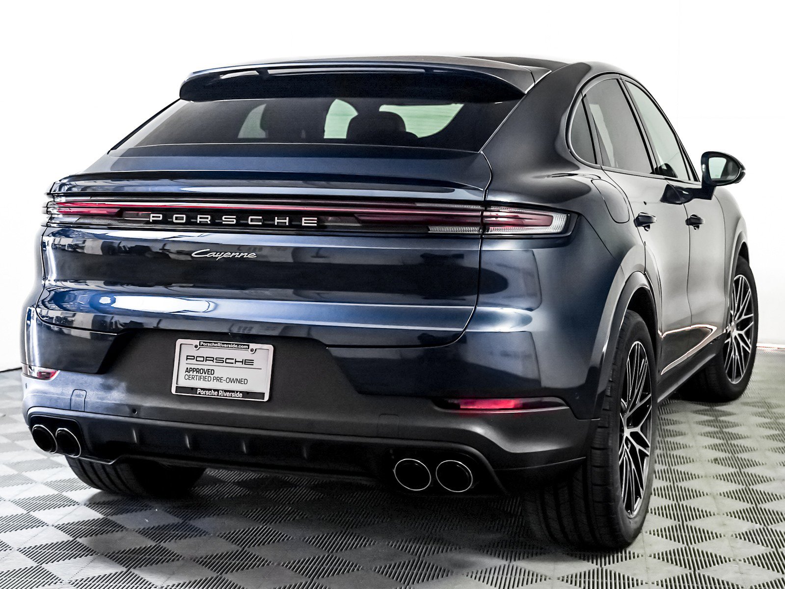 Used 2025 Porsche Cayenne Coupe image 10