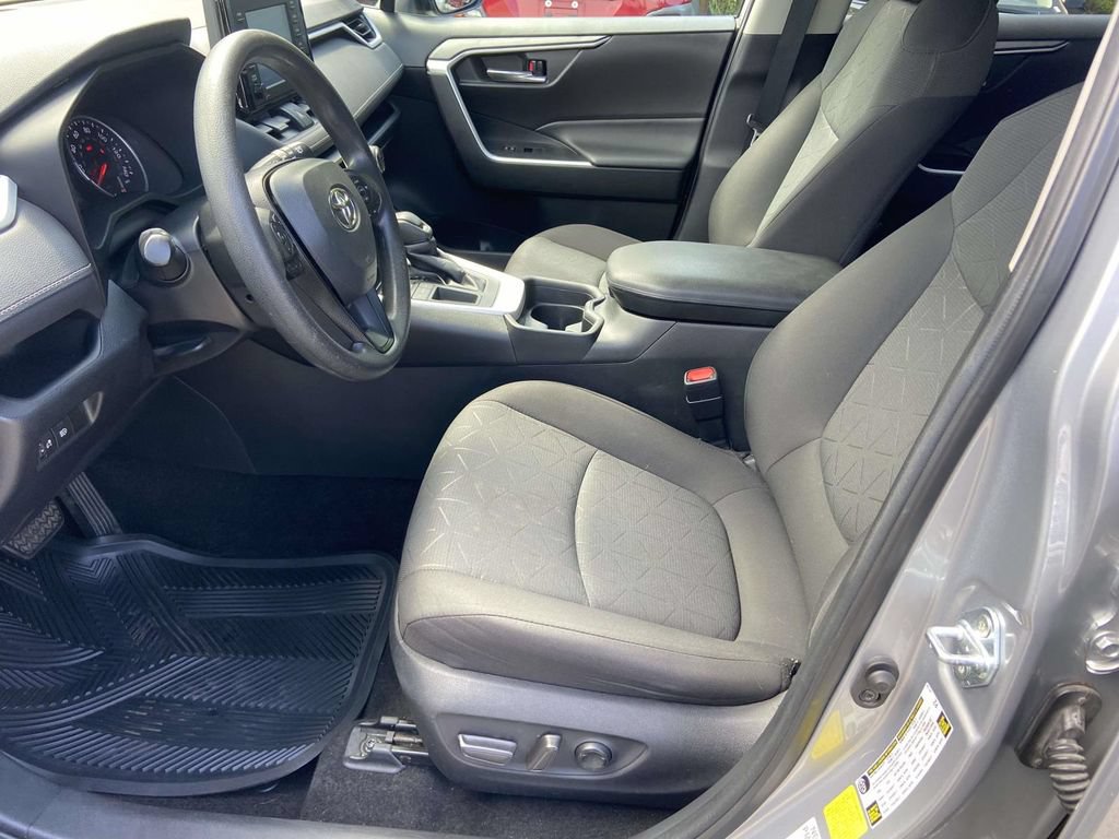 Used 2021 Toyota RAV4 XLE FWD image 14