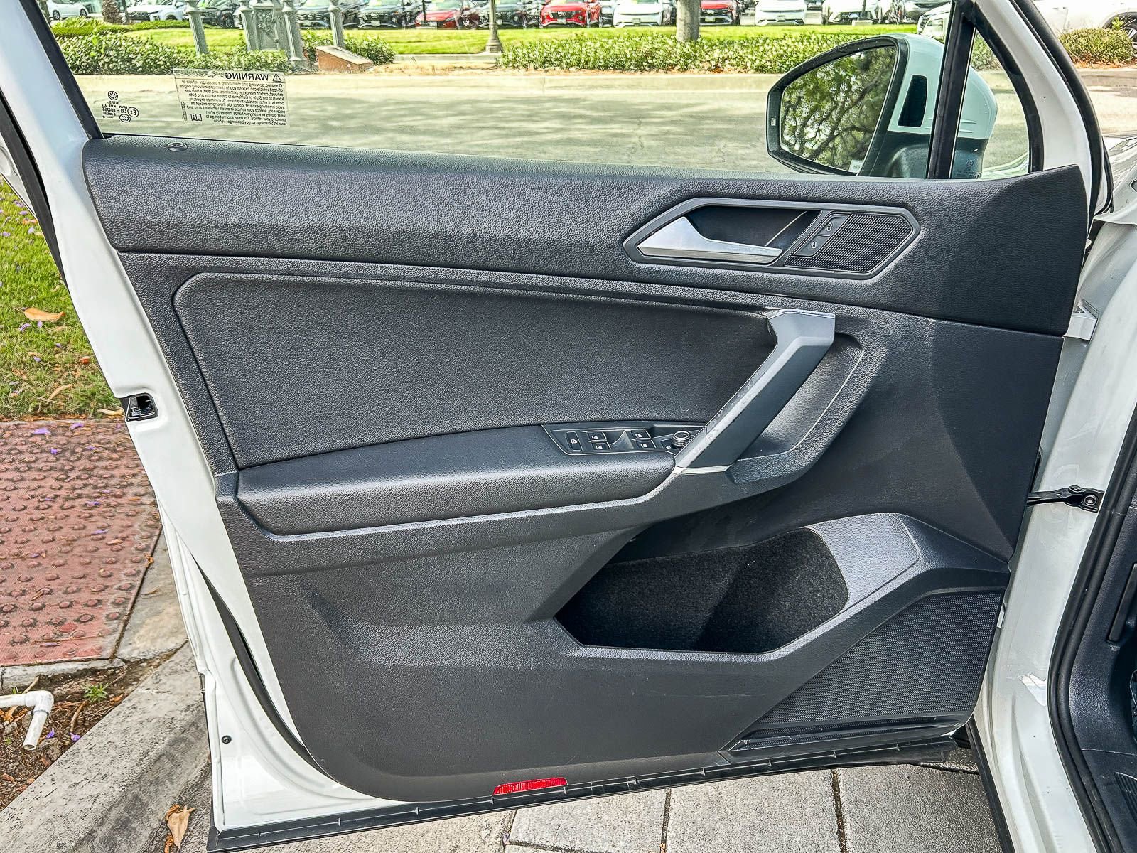 Used 2020 Volkswagen Tiguan SE FWD image 22
