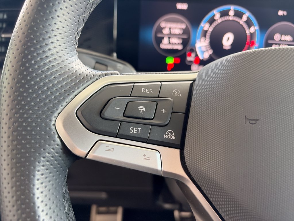 Certified 2026 Volkswagen Tiguan SE R-Line FWD image 16