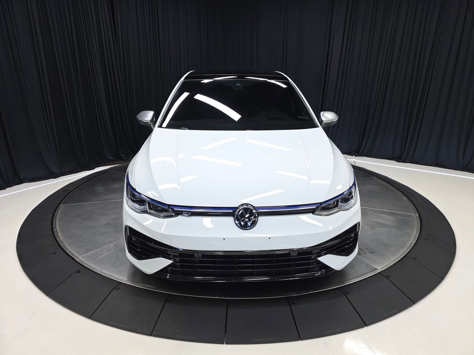 Used 2022 Volkswagen Golf R image 6