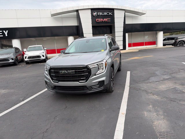 Used 2023 GMC Terrain SLE w/ Driver Convenience Package FWD image 14