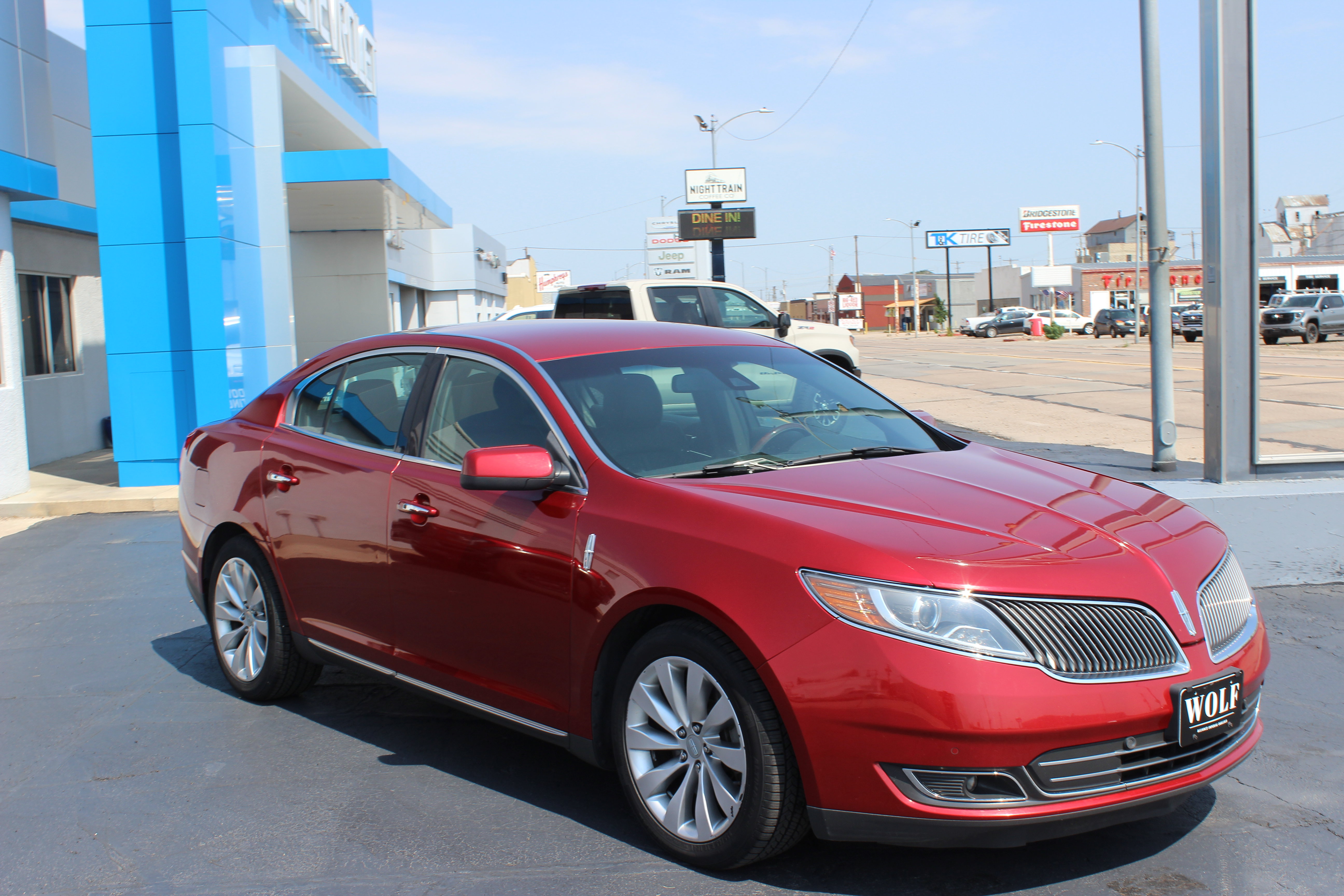 Used 2013 Lincoln MKS FWD image 2