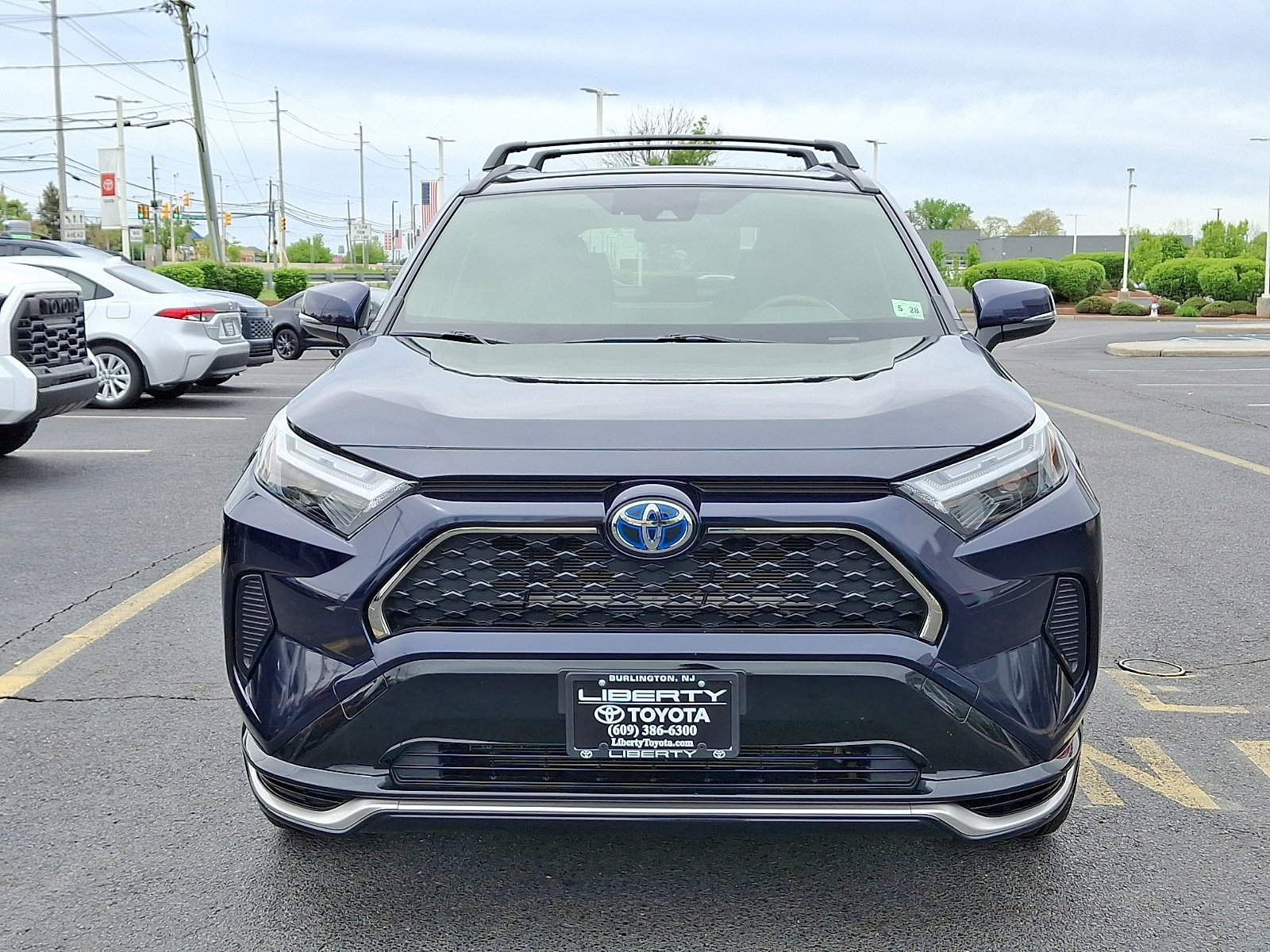 Used 2023 Toyota RAV4 SE w/ Weather & Moonroof Package AWD/4WD image 2