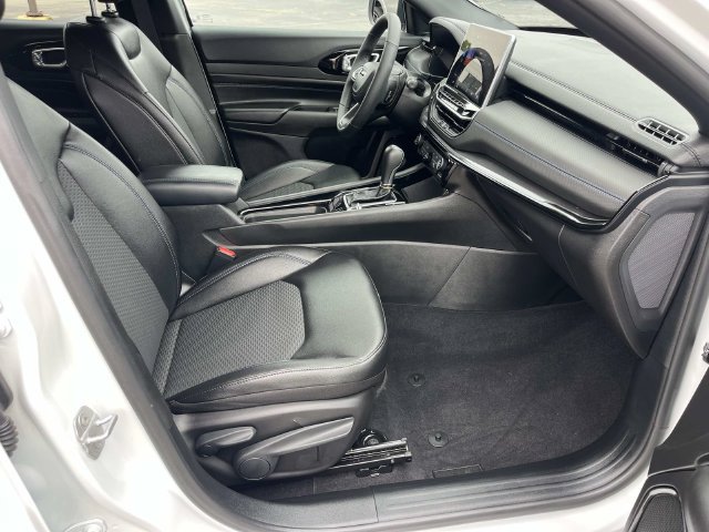 Used 2026 Jeep Compass Latitude AWD/4WD image 25