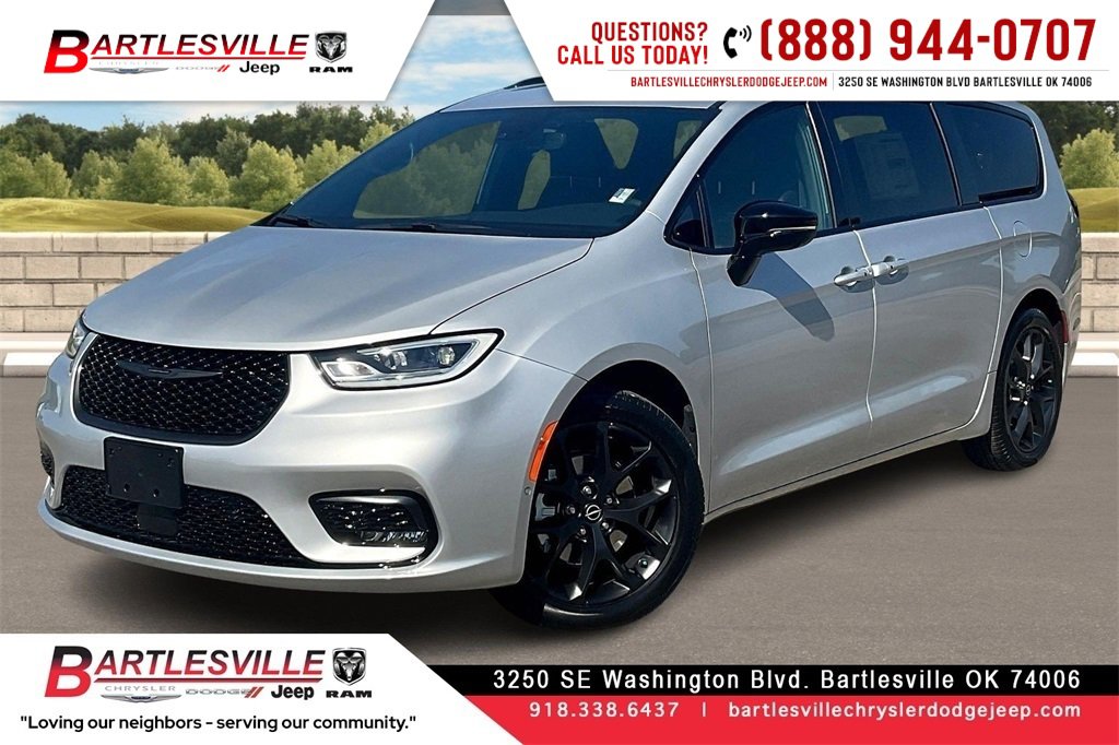 New 2026 Chrysler Pacifica Select