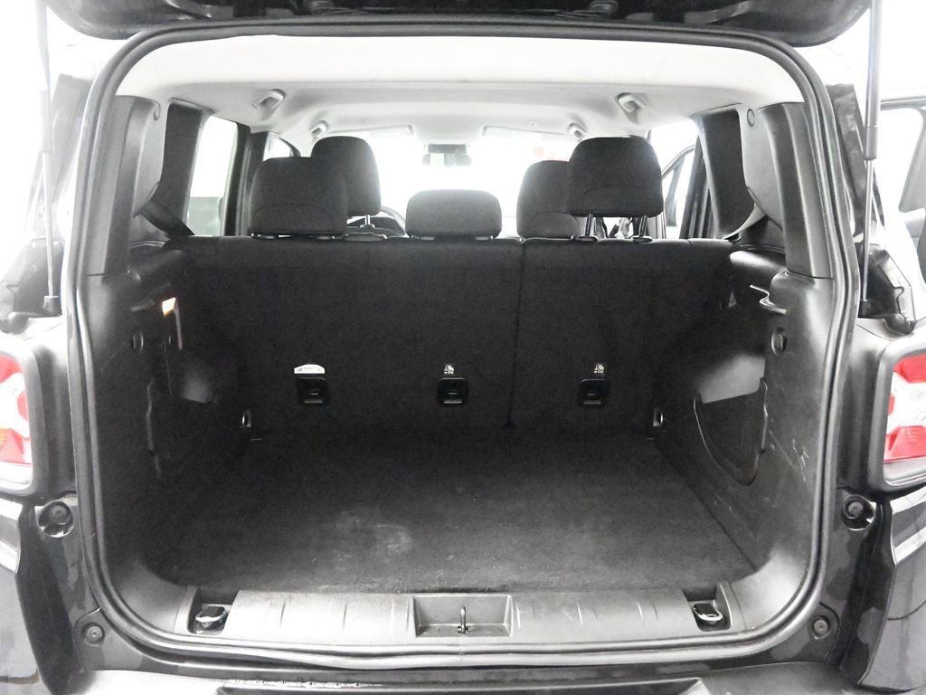 Used 2023 Jeep Renegade Latitude image 23